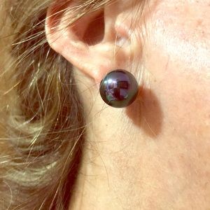 Auth. New 12mm Black Rainbow Round Pearl Studs